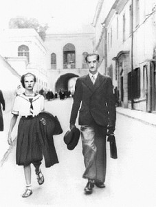 Józefas Mackiewiczius su dukra Halina Aušros Vartų gatvėje Vilniuje. 1938